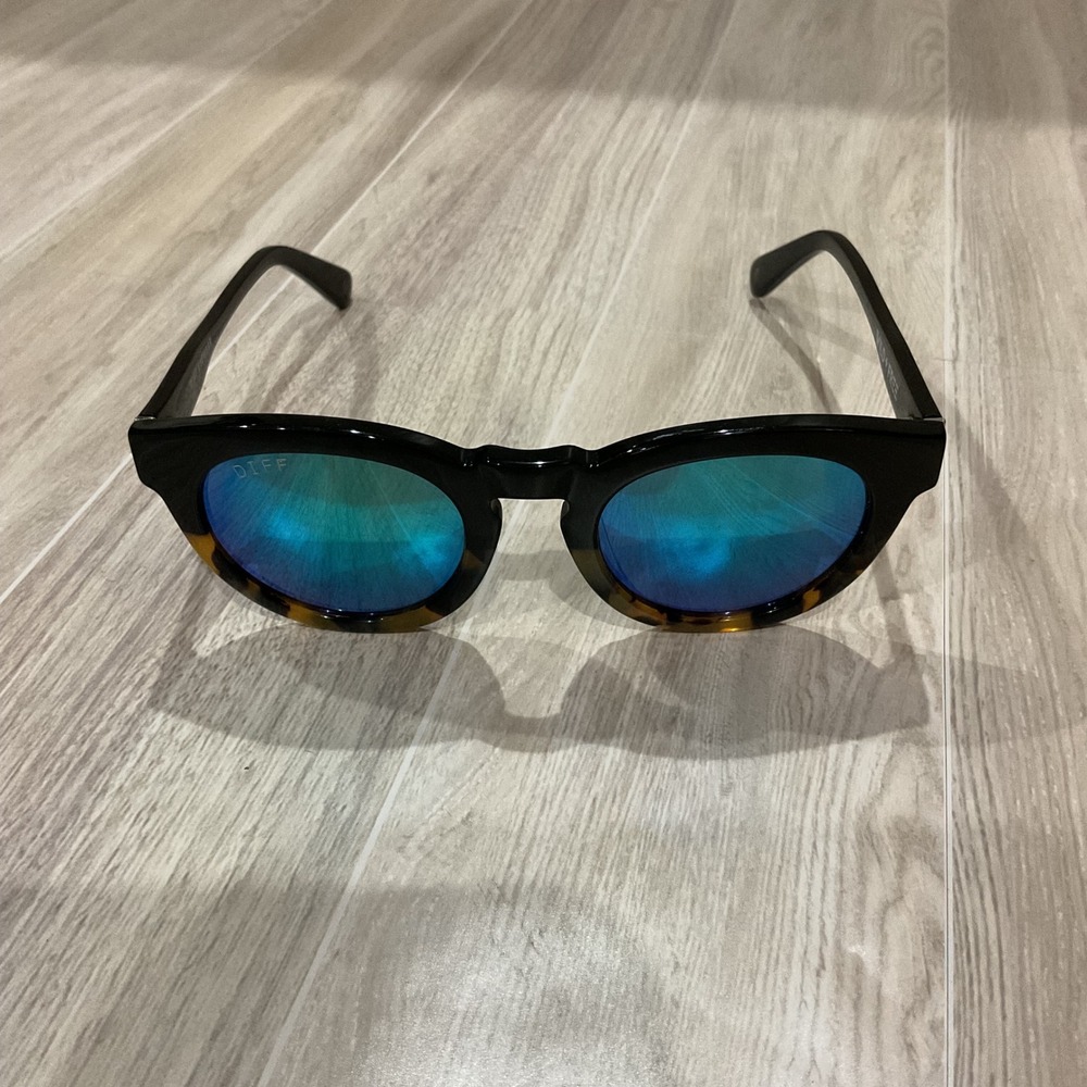 DIFF‎ Eyewear Wild + Free Sunglasses Black Tortoise Blue Mirror Lens Round Frame